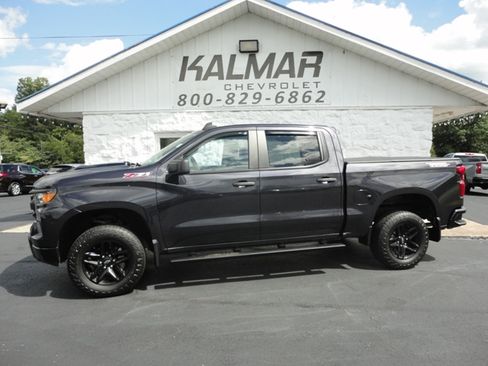 Used 2022 Chevrolet Silverado 1500 4x4 Crew Cab Custom Trail Boss image 1