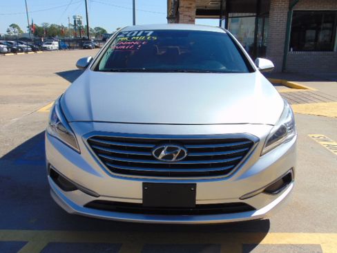 Used 2017 Hyundai Sonata SE image 3