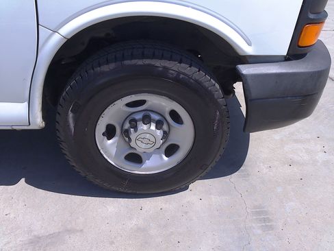 Used 2016 Chevrolet Express 3500 RWD image 36