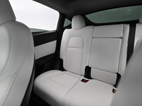 Used 2021 Tesla Model Y Performance image 34