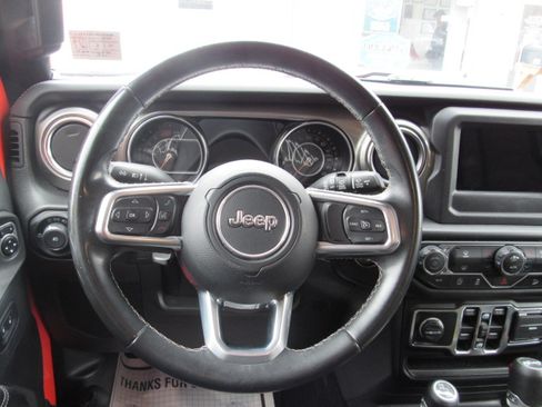 Used 2019 Jeep Wrangler Unlimited Sahara image 19