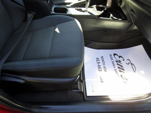 Used 2016 Toyota RAV4 LE image 17