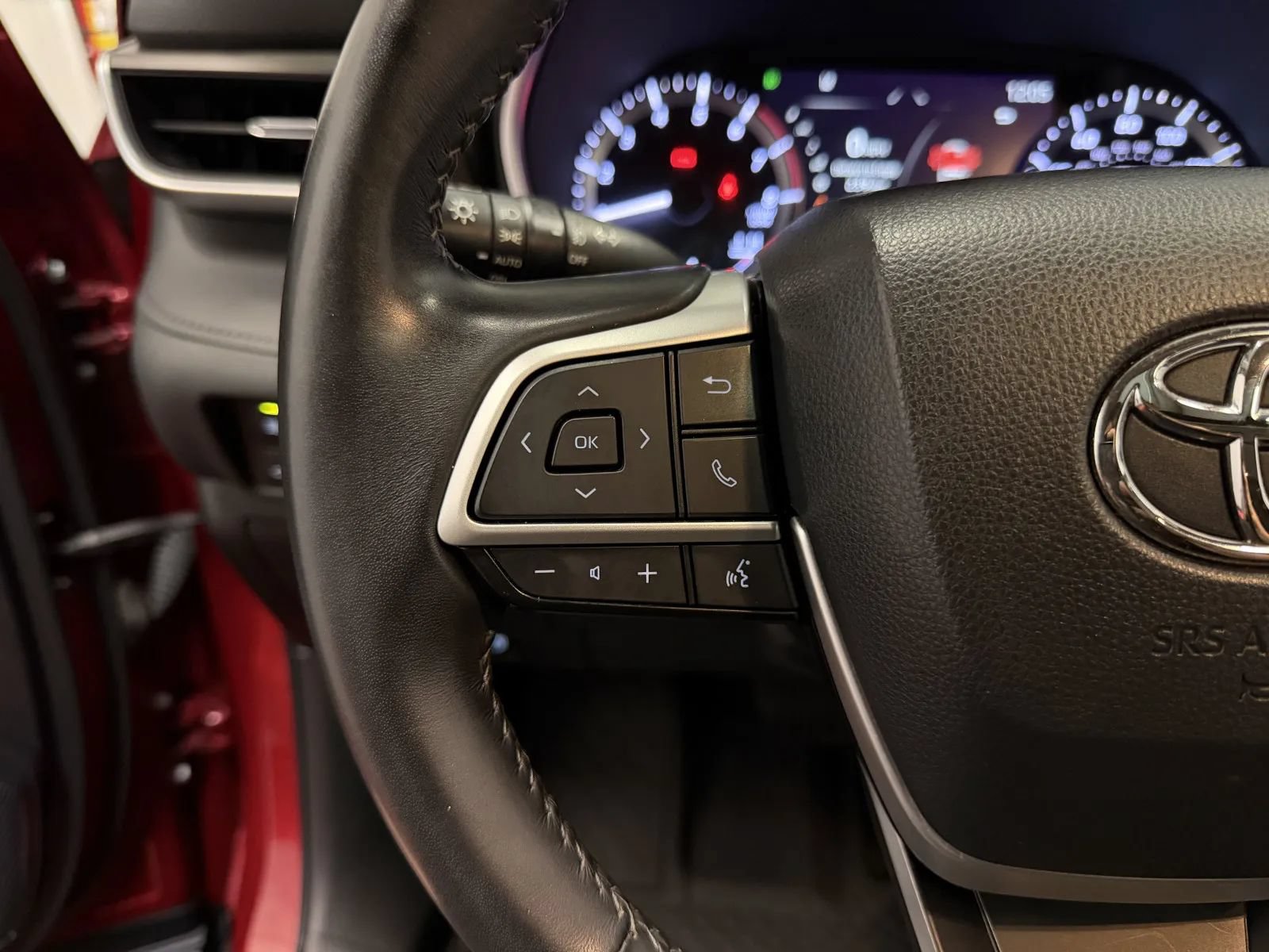 Used 2023 Toyota Highlander XLE FWD image 22