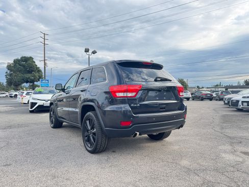 Used 2012 Jeep Grand Cherokee Altitude image 5