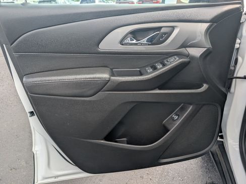 Used 2023 Chevrolet Traverse LT FWD image 16