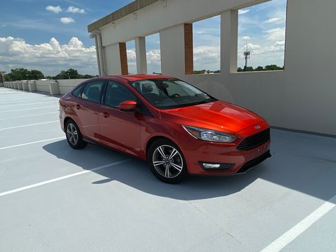 Used 2018 Ford Focus SE Sedan FWD image 5