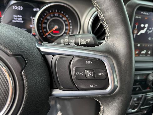 Used 2022 Jeep Wrangler Unlimited Sahara image 24