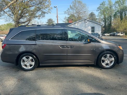Used 2013 Honda Odyssey Touring Elite image 6