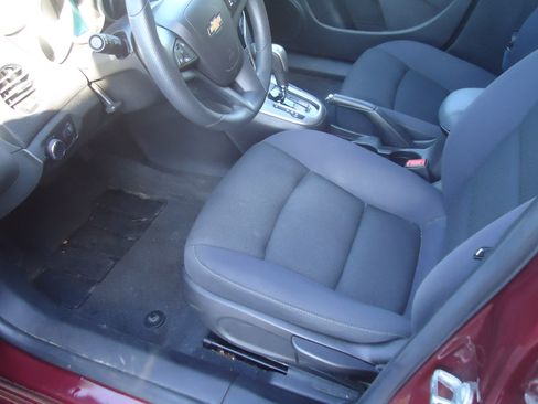 Used 2015 Chevrolet Cruze LT image 8