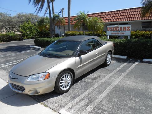 Used 2003 Chrysler Sebring LXi image 1