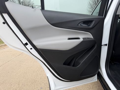 Used 2020 Chevrolet Equinox LT image 11
