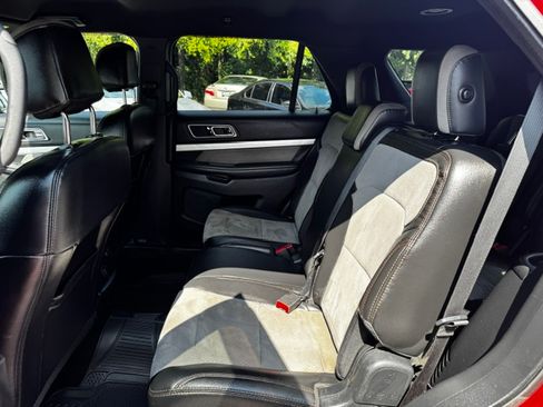Used 2017 Ford Explorer FWD XLT image 12