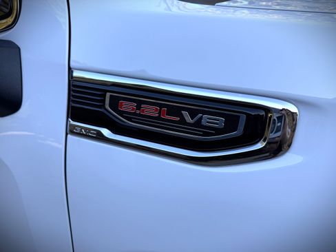 Used 2025 GMC Sierra 1500 SLT image 11