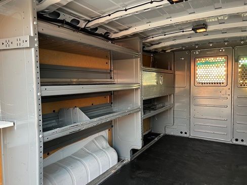 Used 2021 Nissan NV 2500 S image 17