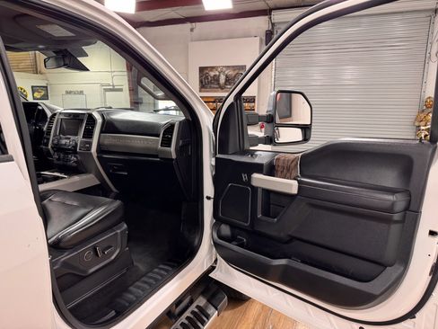 Used 2018 Ford F250 Lariat image 18