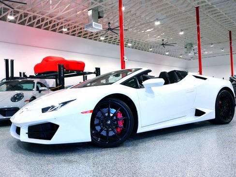 Used 2017 Lamborghini Huracan LP 580-2 image 4