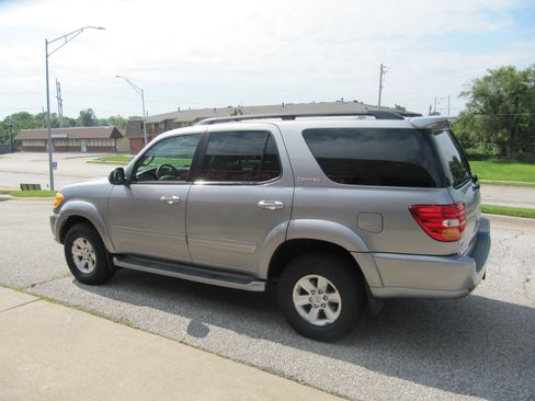 Used 2004 Toyota Sequoia Limited image 7