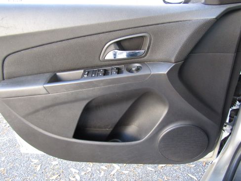 Used 2015 Chevrolet Cruze LT image 17