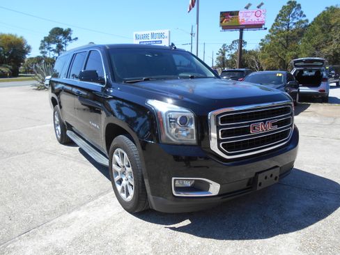 Used 2015 GMC Yukon XL SLT image 3