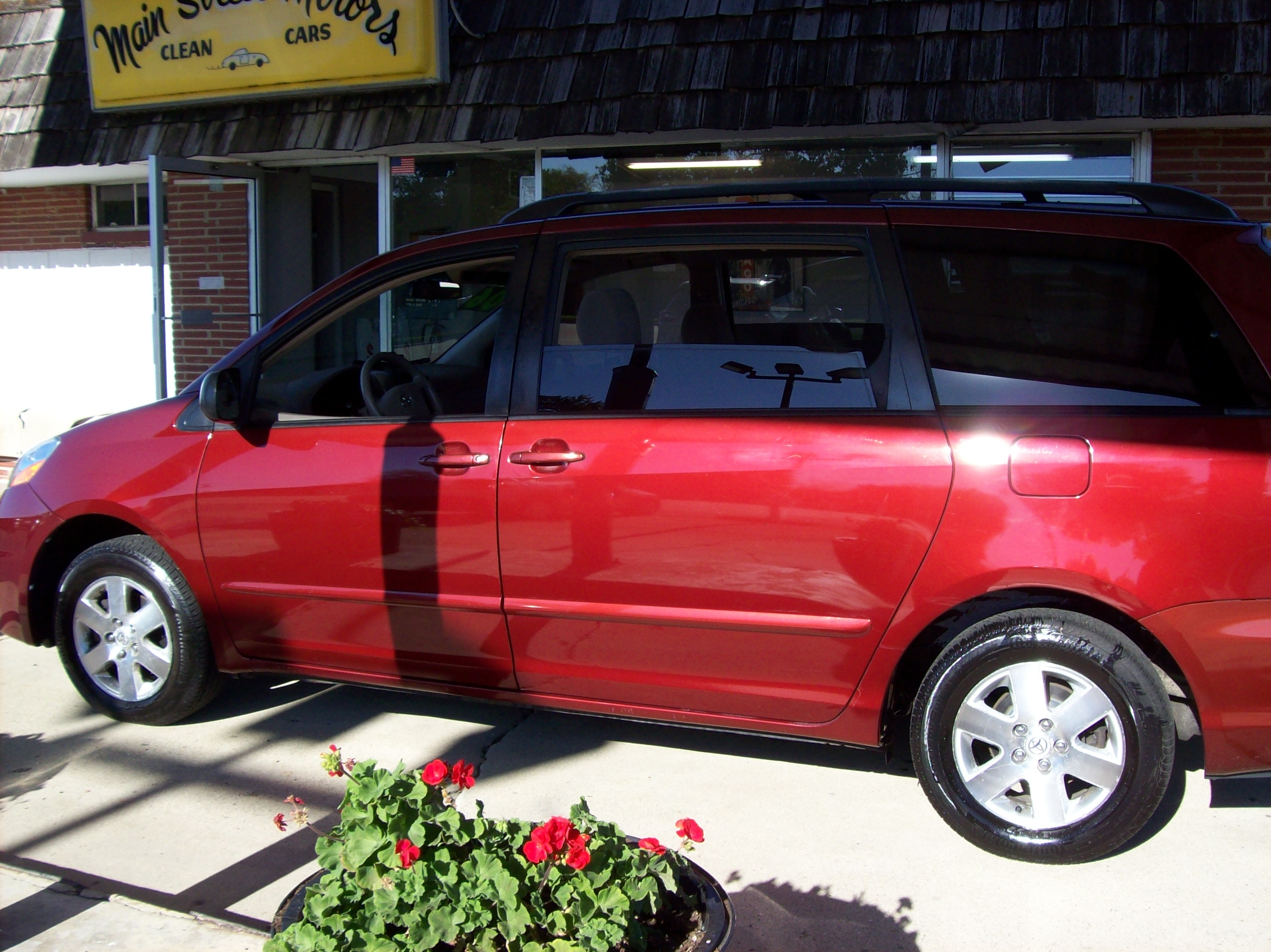 Used 2006 Toyota Sienna LE Minivan 4D FWD image 6