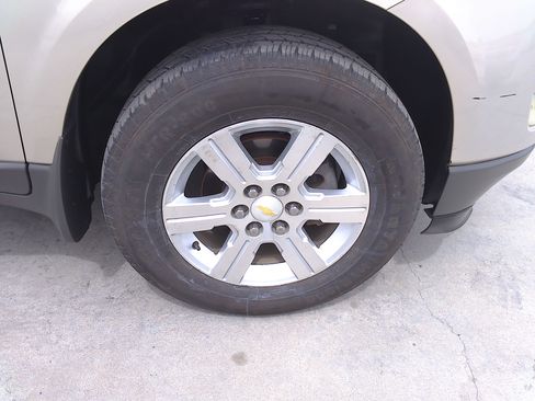 Used 2012 Chevrolet Traverse LT FWD image 38