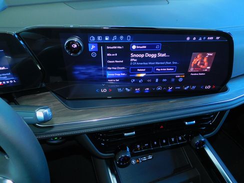 New 2026 Chevrolet Suburban Premier image 3