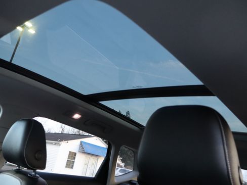 Used 2022 Volkswagen Taos SEL image 34