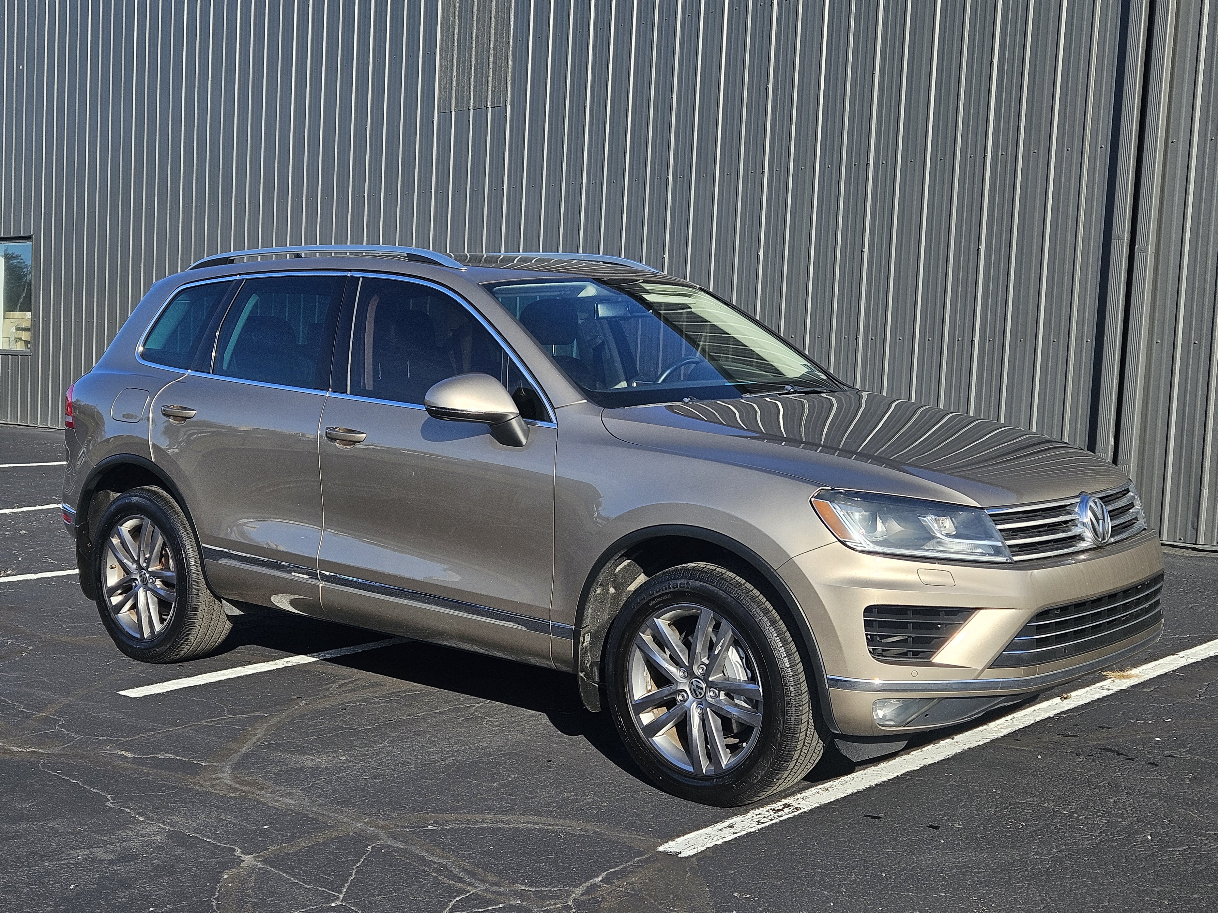Used 2015 Volkswagen Touareg VR6 AWD/4WD image 4