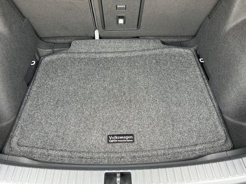 New 2025 Volkswagen Taos SE FWD image 38