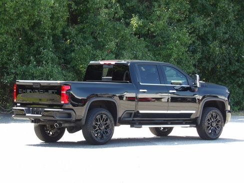 Used 2025 Chevrolet Silverado 2500 4x4 Crew Cab High Country image 10