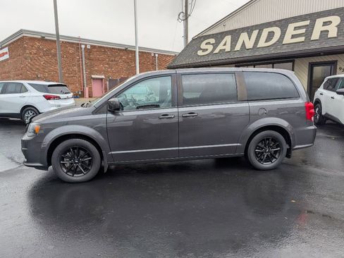 Used 2019 Dodge Grand Caravan GT image 3