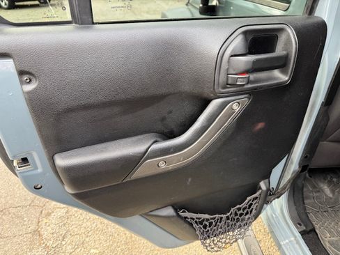 Used 2014 Jeep Wrangler Unlimited Sport image 9