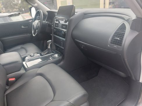 Used 2023 Nissan Armada SV image 32
