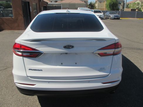 Used 2020 Ford Fusion SE FWD image 6