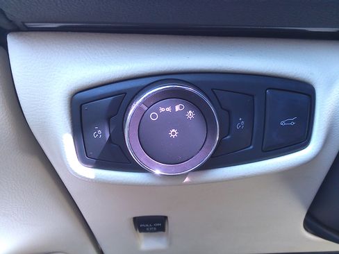 Used 2015 Lincoln MKZ image 26