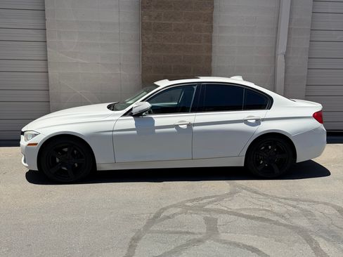 Used 2013 BMW 320i xDrive Sedan AWD/4WD image 2