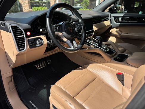 Used 2020 Porsche Cayenne S Coupe AWD/4WD image 8