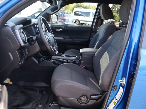 Used 2018 Toyota Tacoma TRD Sport image 14