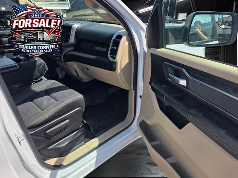Used 2019 RAM 1500 4x4 Crew Cab Big Horn image 10