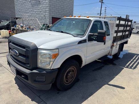 Used 2016 Ford F350 2WD SuperCab Super Duty image 2