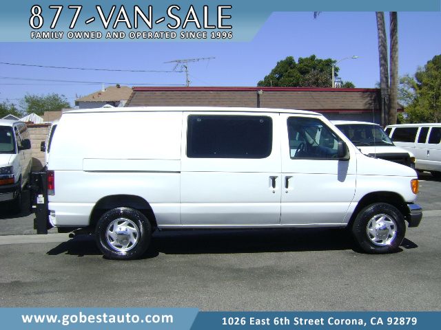 Used 2005 Ford E-250 and Econoline 250 UNAVAIL RWD image 2