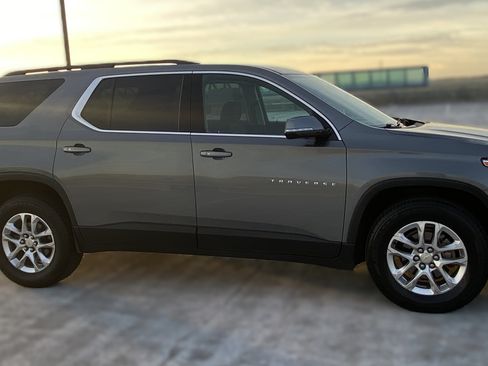 Used 2020 Chevrolet Traverse LT image 5