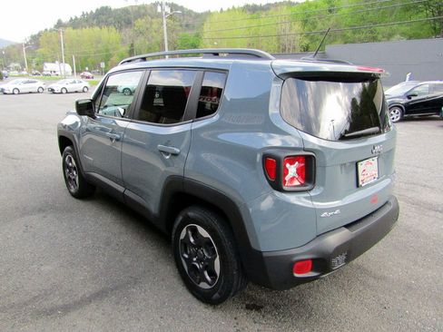 Used 2017 Jeep Renegade 4WD Sport image 5