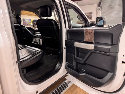 Used 2018 Ford F250 Lariat image 16