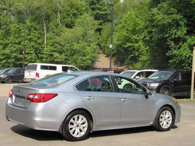 Used 2016 Subaru Legacy 2.5i Premium AWD/4WD image 9