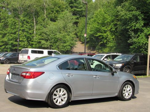 Used 2016 Subaru Legacy 2.5i Premium AWD/4WD image 9