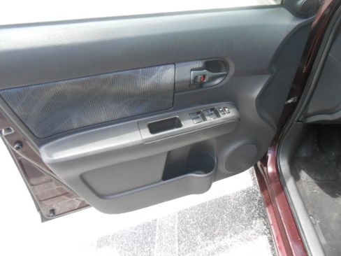 Used 2011 Scion xB FWD image 9
