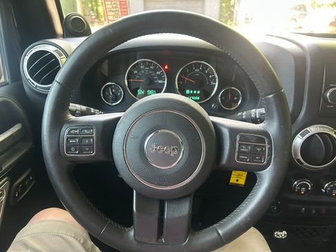 Used 2013 Jeep Wrangler 4WD Unlimited Sahara image 11