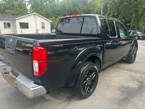 Used 2012 Nissan Frontier 2WD Crew Cab image 5