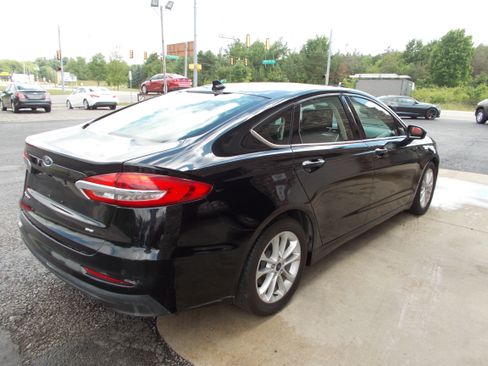 Used 2019 Ford Fusion SE FWD image 5